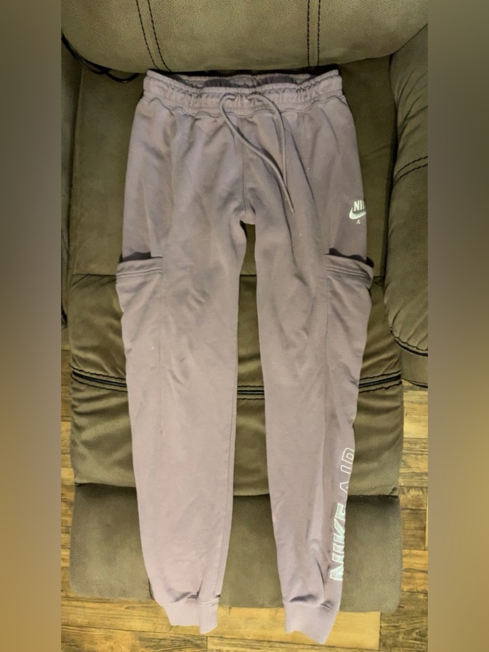 Nike Men's Gray Jogger Sweatpants with Side Pockets